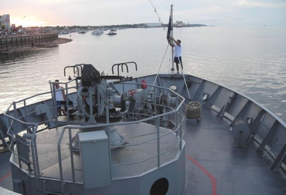 canhão do navio-patrulha Bracuí - foto via NGB