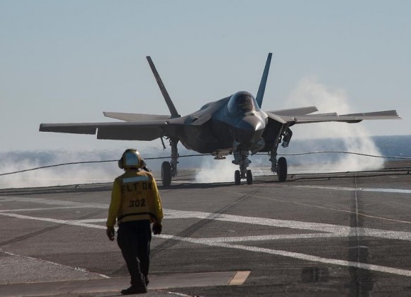 F-35C operando no USS Nimitz - foto USN