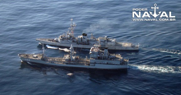 NT Gastão Motta abastece Georges Leygues - foto 2 Nunão - Poder Naval