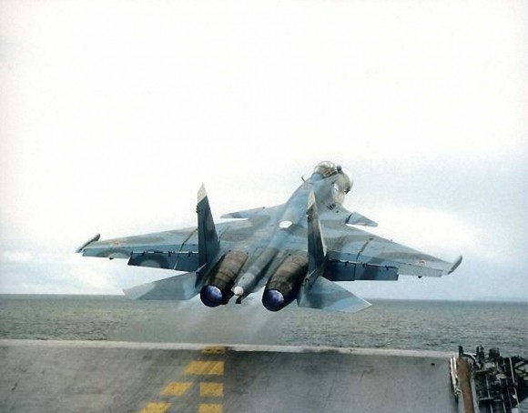 Su-33 - primeiras operações no Kuznetsov - foto Sukhoi