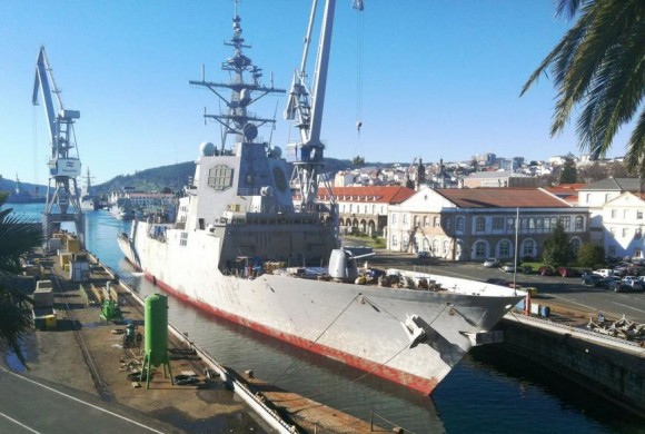 Fragata Cristobal Colon - classe F-100 - em dique - foto Navantia