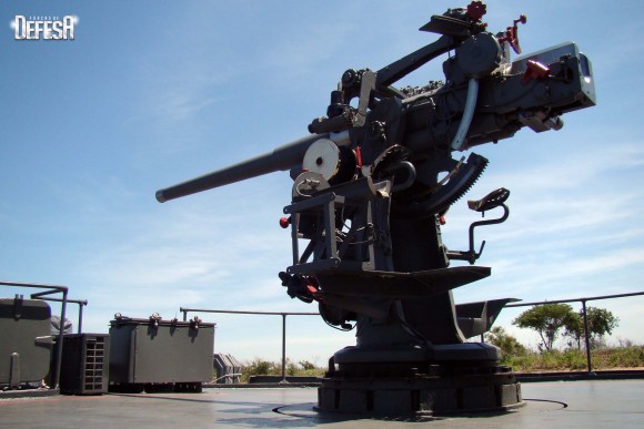Parnaíba - canhão de 76mm - foto 2 Nunão - Poder Naval - Forças de Defesa