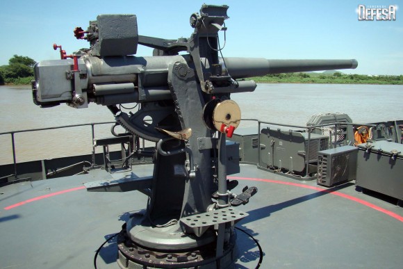 Parnaíba - canhão de 76mm - foto Nunão - Poder Naval - Forças de Defesa