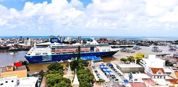 pesqueiros bloqueiam saida do porto de itajai - foto UOL