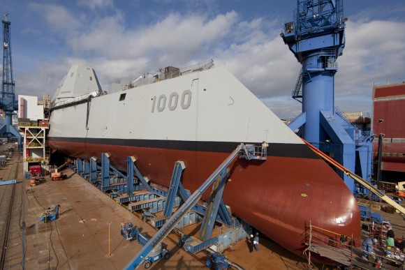 DDG1000 fora dágua em construção