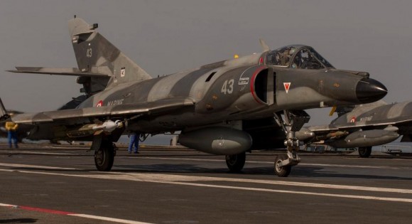 Jato Super Etendard Modernise no convoo do Charles de Gaulle - fev2015 - foto MD França