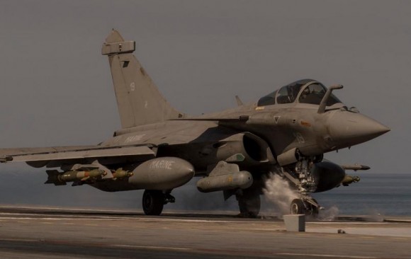 Rafale M pronto para lançar em missão de 25fev2015 contra o EI - foto 2 MD França