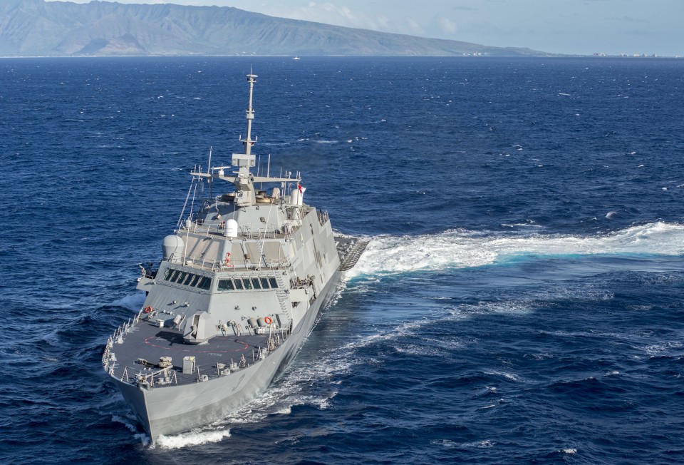 Army 25th Combat Aviation Brigade earns deck landing qualifications abaord Littoral Combat Ship USS Fort Worth (LCS-3)