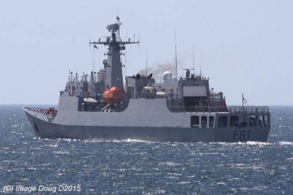 OPV nigeriano Centenary navegando em testes de mar