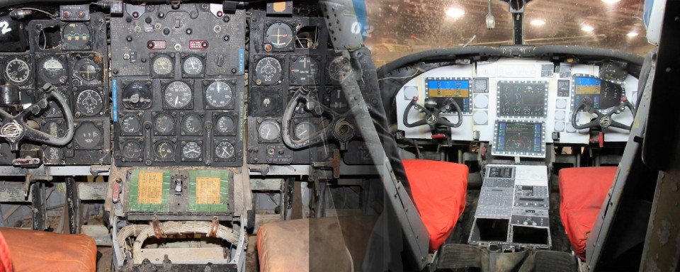 Painel antigo da aeronave e maquete do layout preliminar do novo cockpit, instalado na aeronave  146027