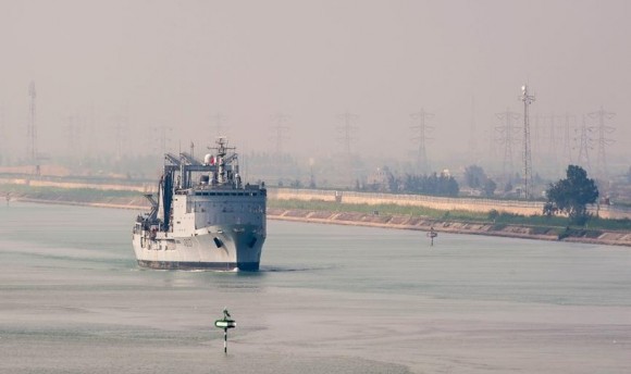 Arromanches - navio tanque Meuse em Suez - foto Min Def França