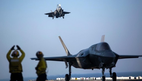 F-35 operando no USS Wasp 18-5-2015 - foto USMC