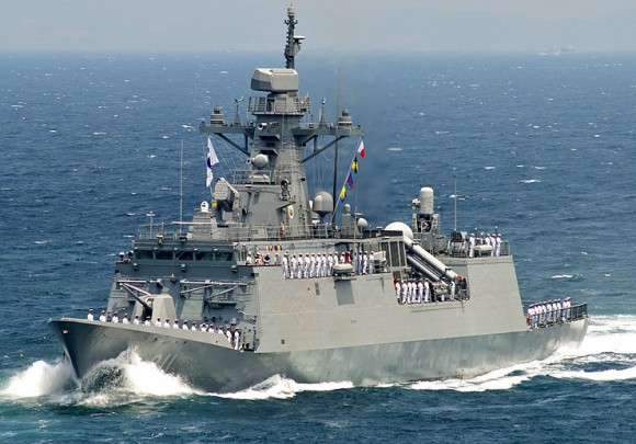 Fragata coreana "Incheon" (FFG 811), comissionada em janeiro de 2013