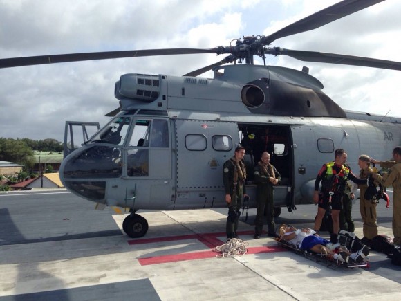 Puma francês realiza EVAM de militar brasileira acidentado a bordo do NDD Ceará