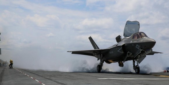 F-35B decola do USS Wasp - foto USMC