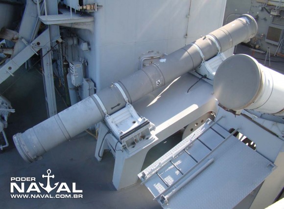Lançadores de MM40 da corveta Jaceguai - foto Nunão - Poder Naval