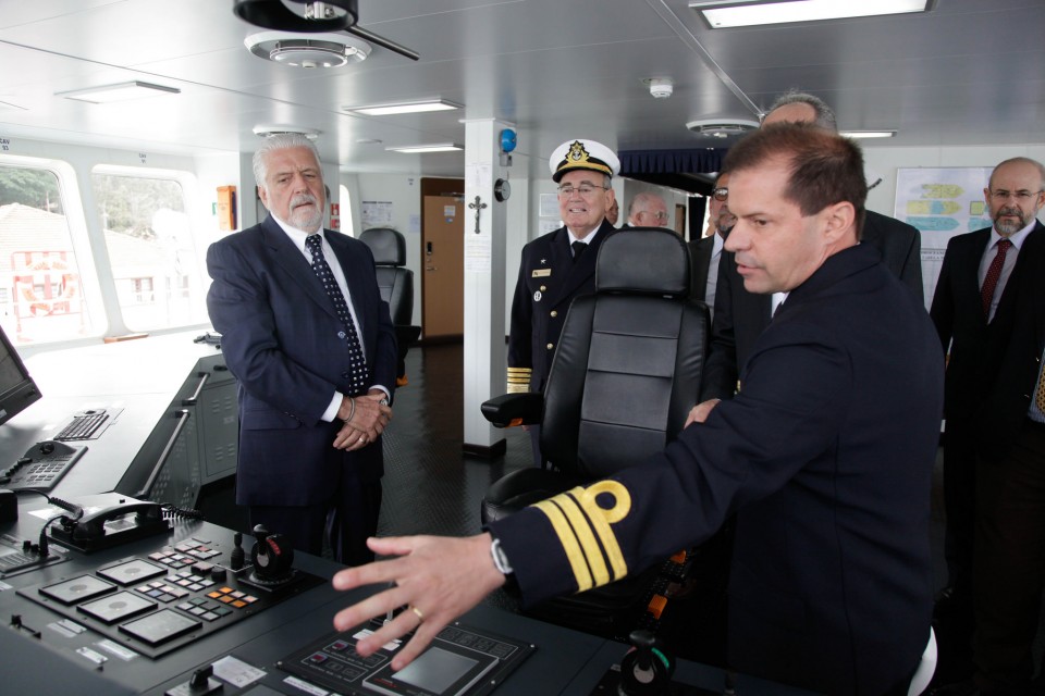 Ministro Jaques Wagner participa de cerimonial de recepção e visita ao Navio Hidroceanográfico Vital de Oliveira (NPqHo)