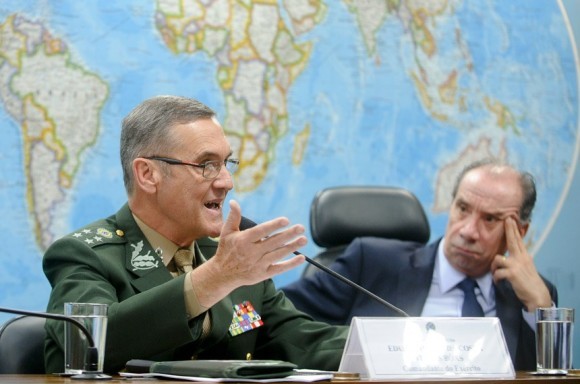 O-comandante-do-Exército-o-general-Eduardo-Villas-Bôas-580x384