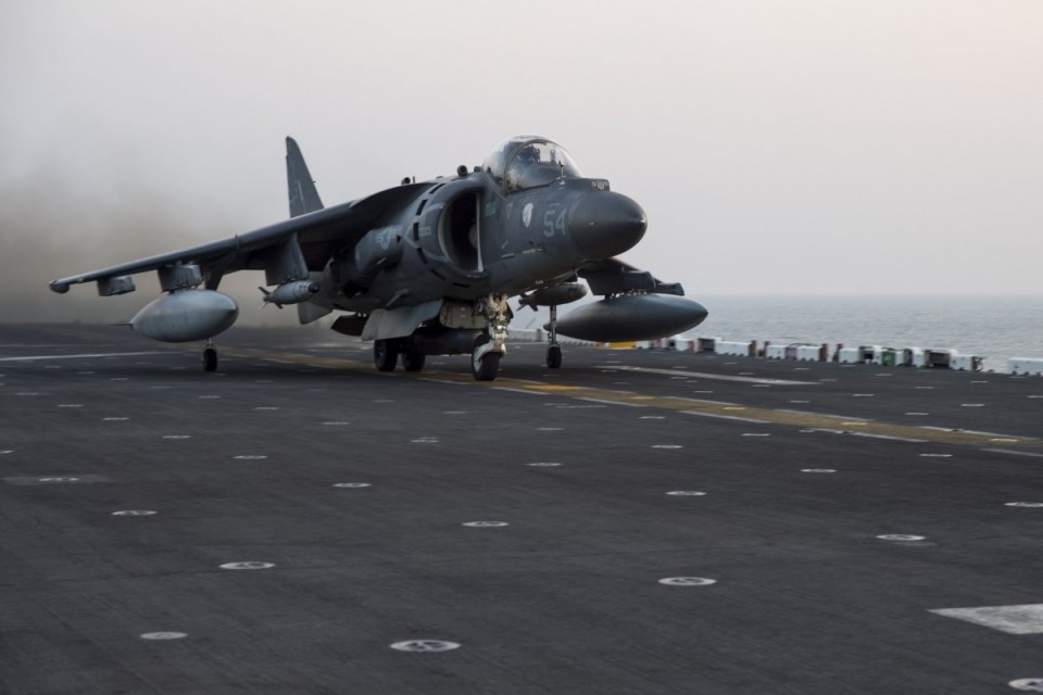 AV-8B decolando para atacar o ISIS - FOTO USN