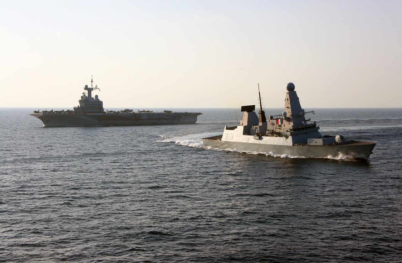 HMS Defender e PA Charles De Gaulle