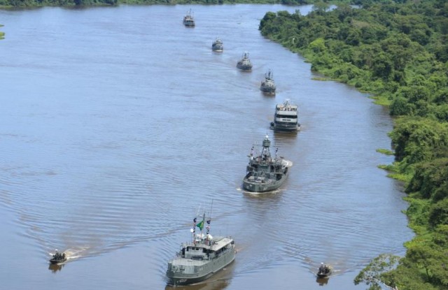 Operacao Celeiro 2016 - navios MB e lanchas EB - foto via 6 Distrito Naval - MB