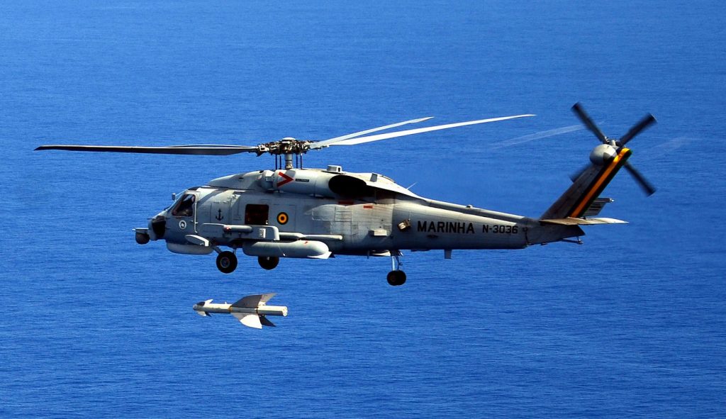 SH-16 Seahawk da MB, lanÃ§ando mÃ­ssil Penguin