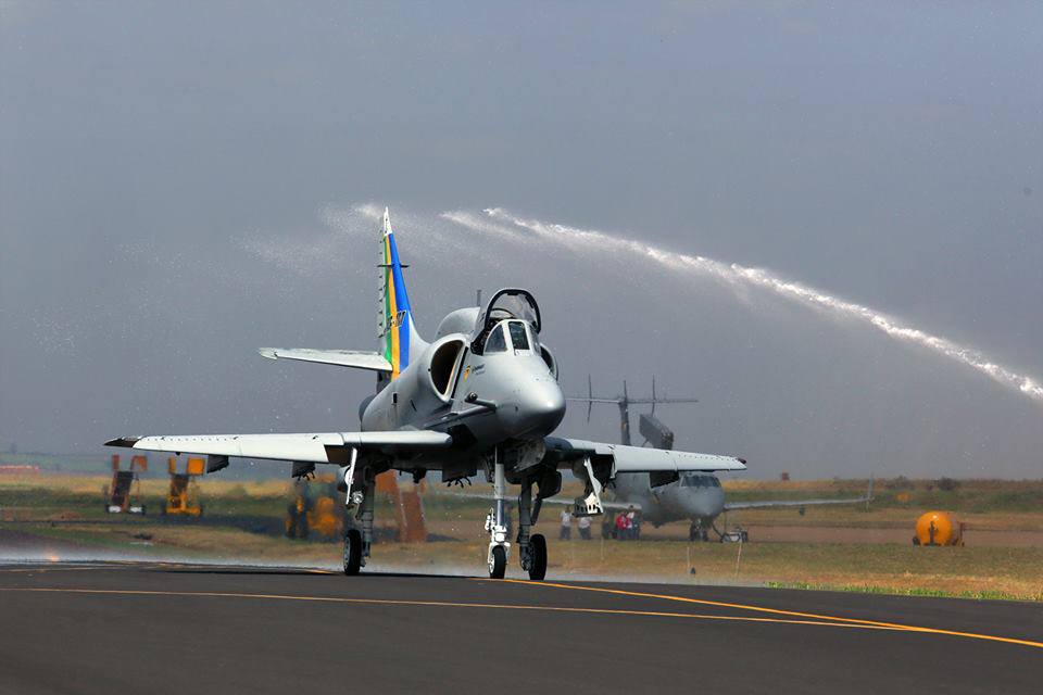 AF-1B N-1011 na cerimônia de entrega na Embraer