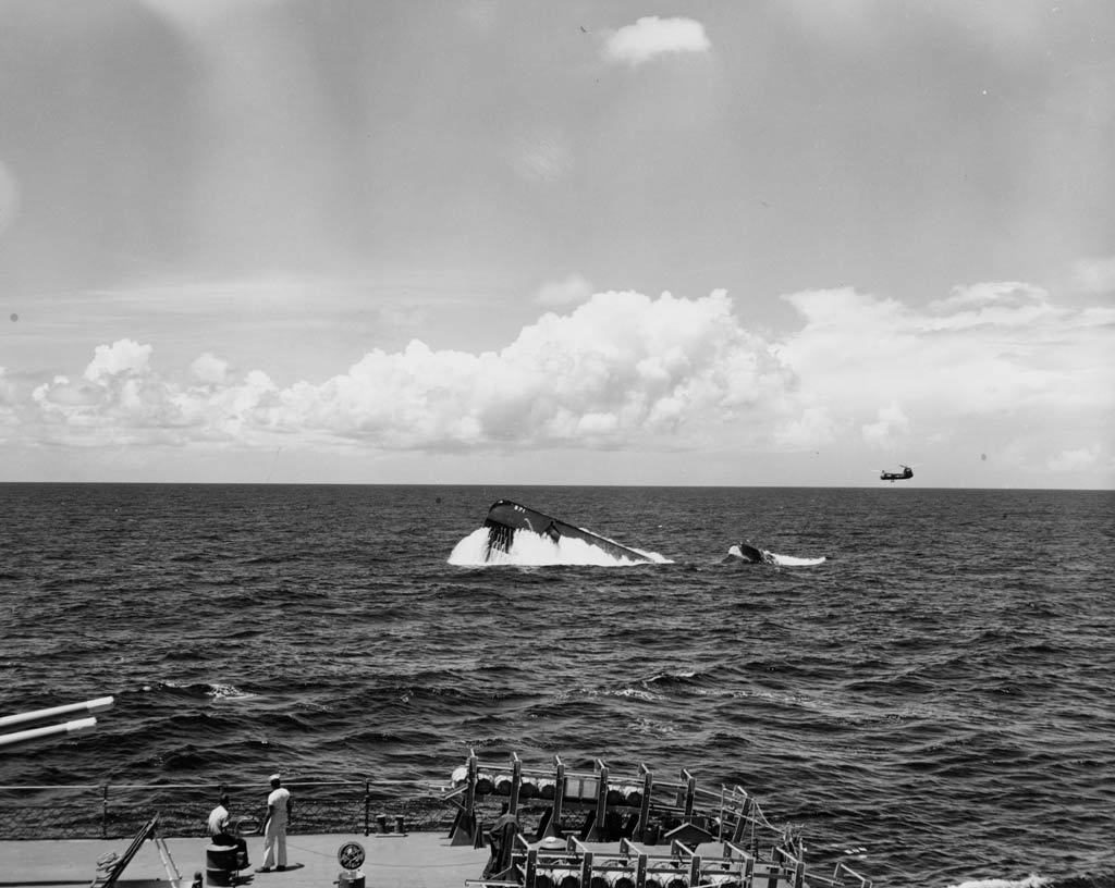 USS Nautilus emergindo durante exercício ASW