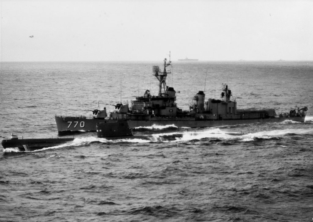 uss-lowry-dd-770