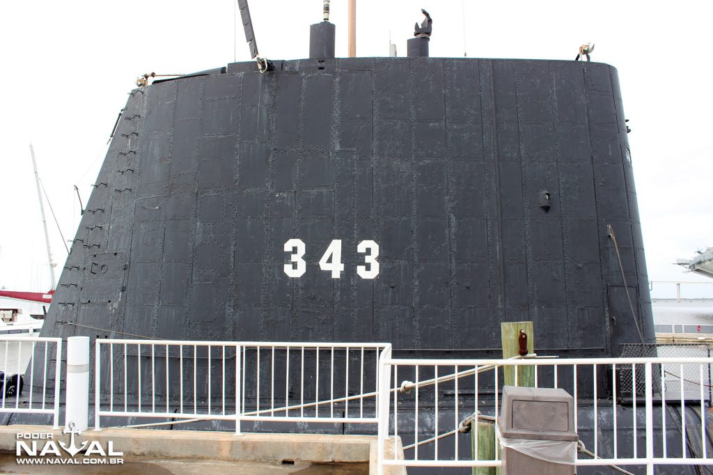 A vela do USS Clamagore na modernização GUPPY III