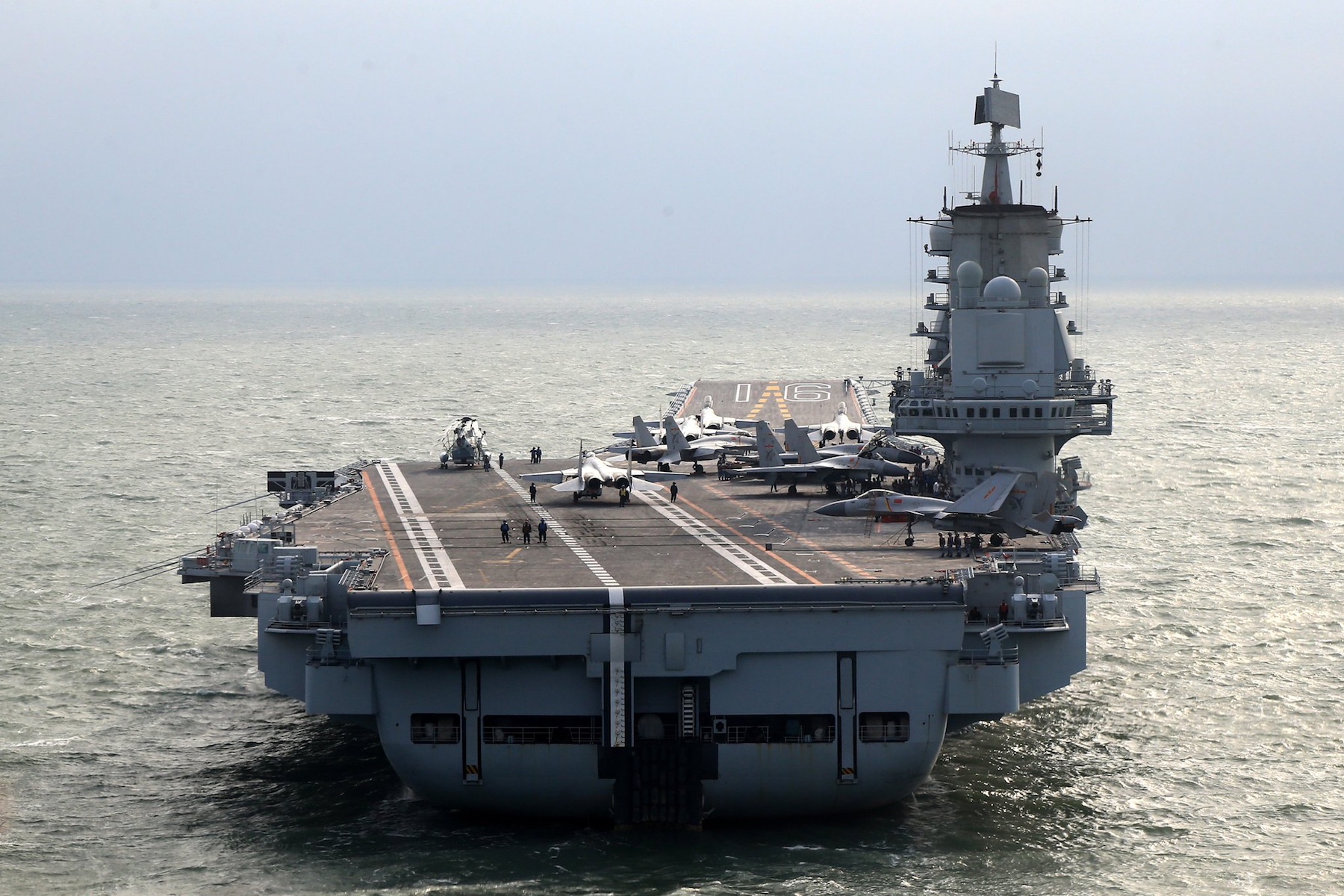 Gigantesco Porta Aviões HMS Queen Elizabeth é lançado na água [FOTOS]