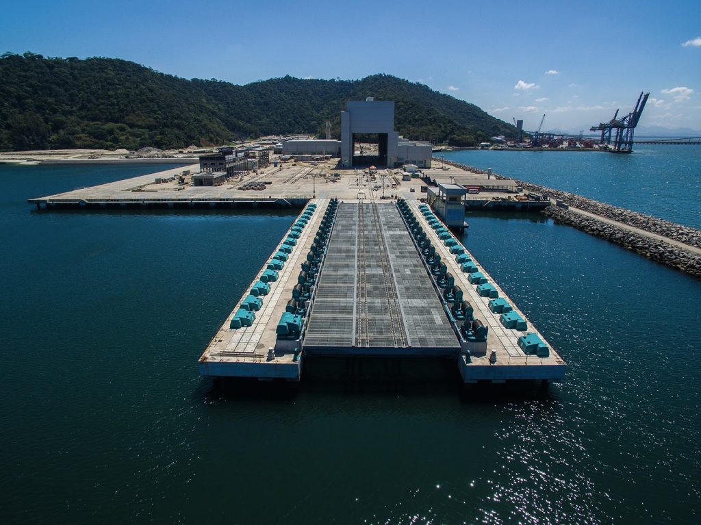 O elevador de submarinos, no Complexo Naval de Itaguaí no RJ, pelo qual o submarino Riachuelo será lançado ao mar em dezembro