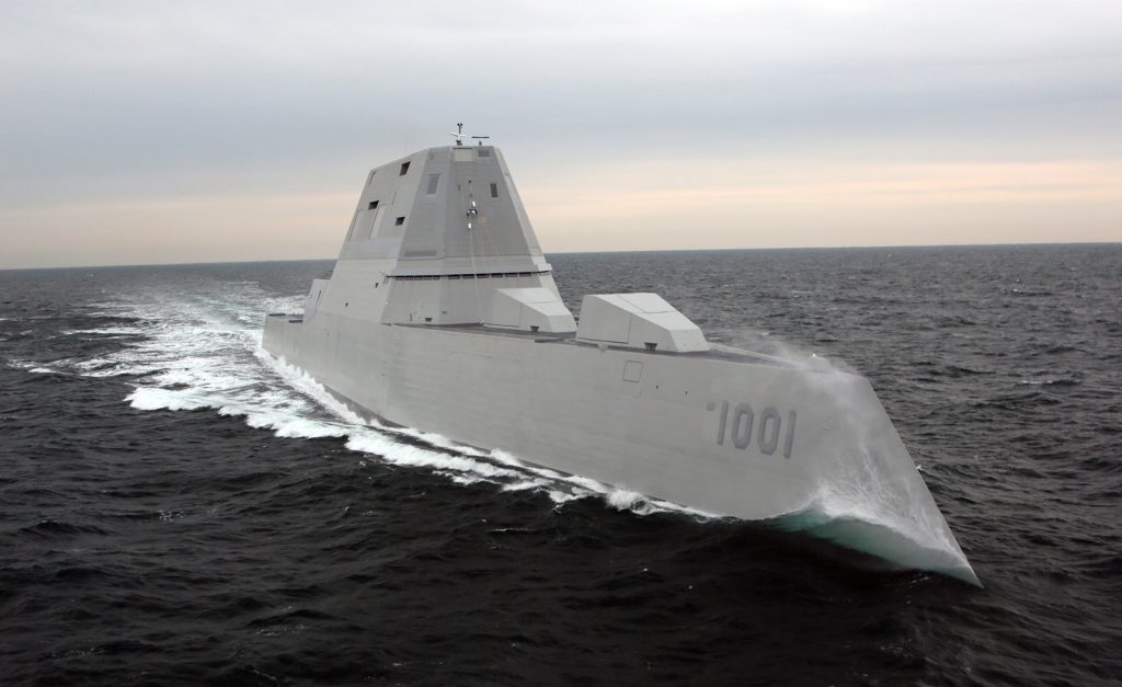 O futuro USS Michael Monsoor (DDG 1001) em provas de mar