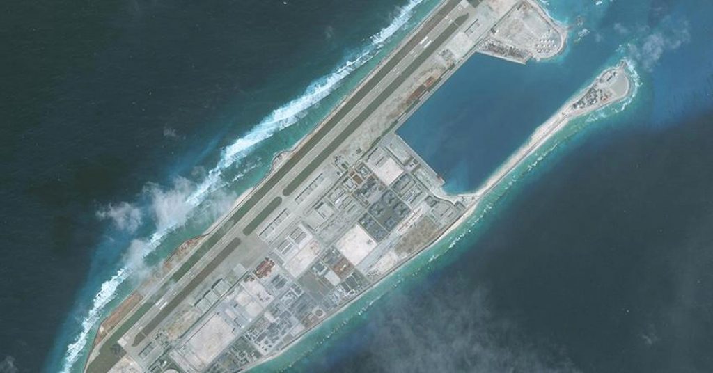 Foto de satélite do Fiery Cross Reef no Mar da China Meridional, feita em 1 de janeiro de 2018