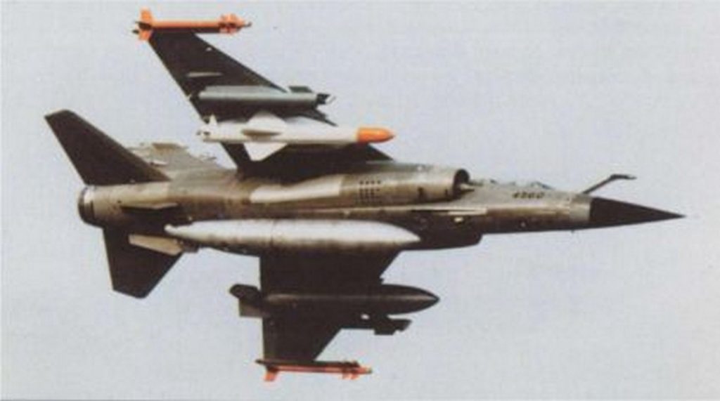 Mirage F.1EQ-5 iraquiano, com míssil Exocet AM39