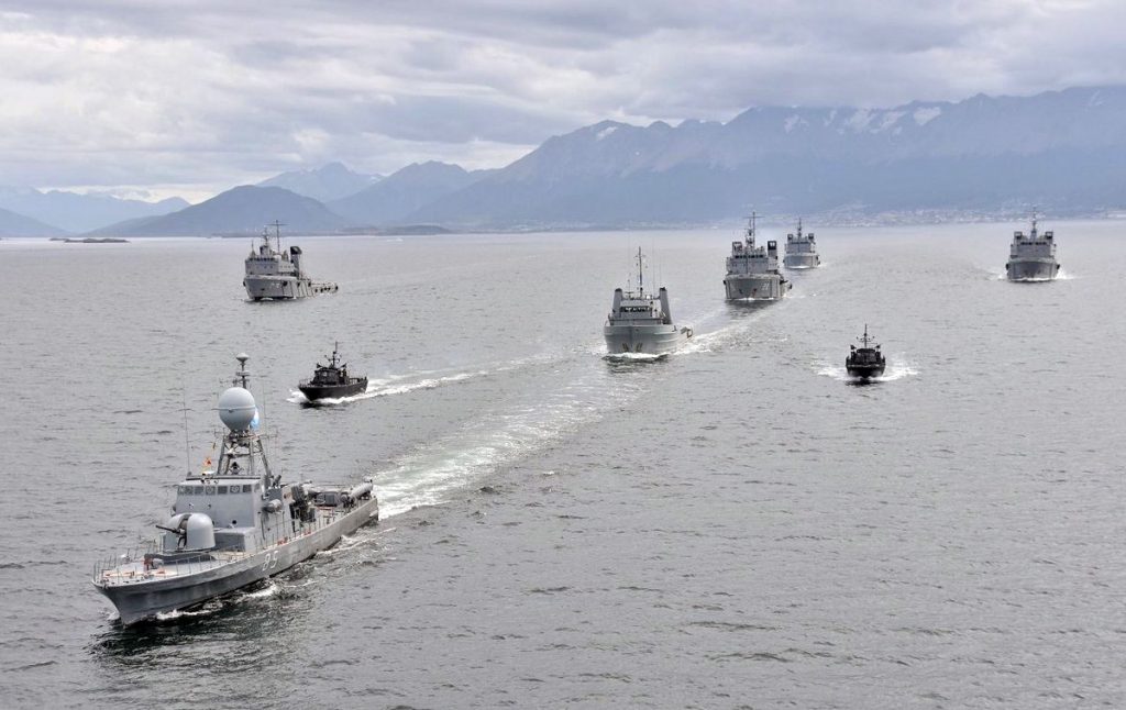 Avisos e barcos lança-mísseis da Armada Argentina em recente operação no Canal de Beagle