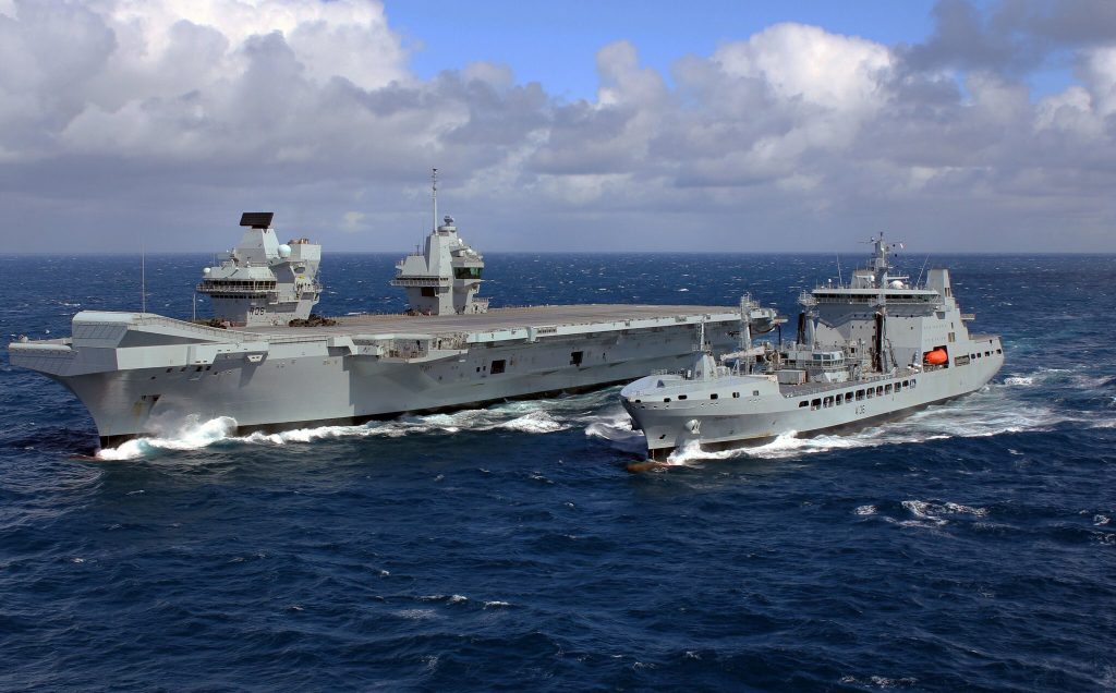 HMS Queen Elizabeth e RFA Tidespring