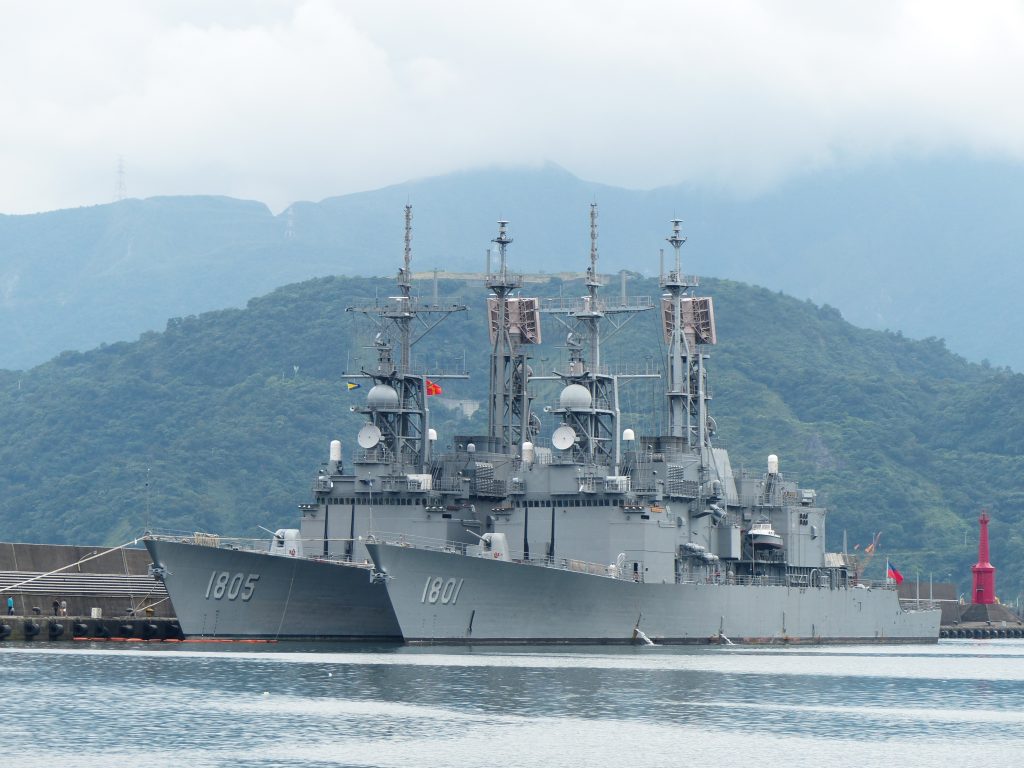 Kee Lung (DDG-1801) e Ma Kong (DDG-1805)