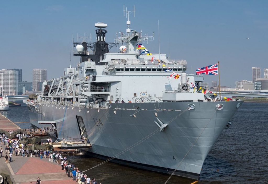 HMS Albion em Tóquio