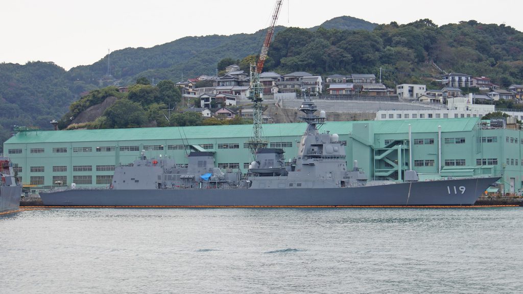 Asahi (DD-119) no Mitsubishi Heavy Industries Nagasaki Shipyard em 25 de novembro de 2017