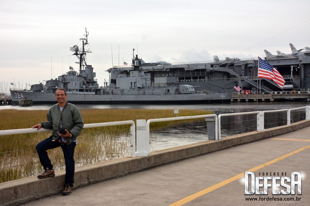 Visita ao destróier USS Laffey DD-724 da classe Allen M. Sumner, em 2015