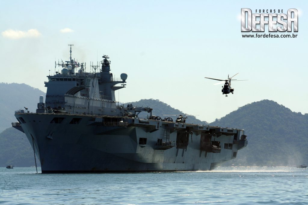 Visita do porta-helicópteros HMS Ocean ao Rio de Janeiro, em 2010