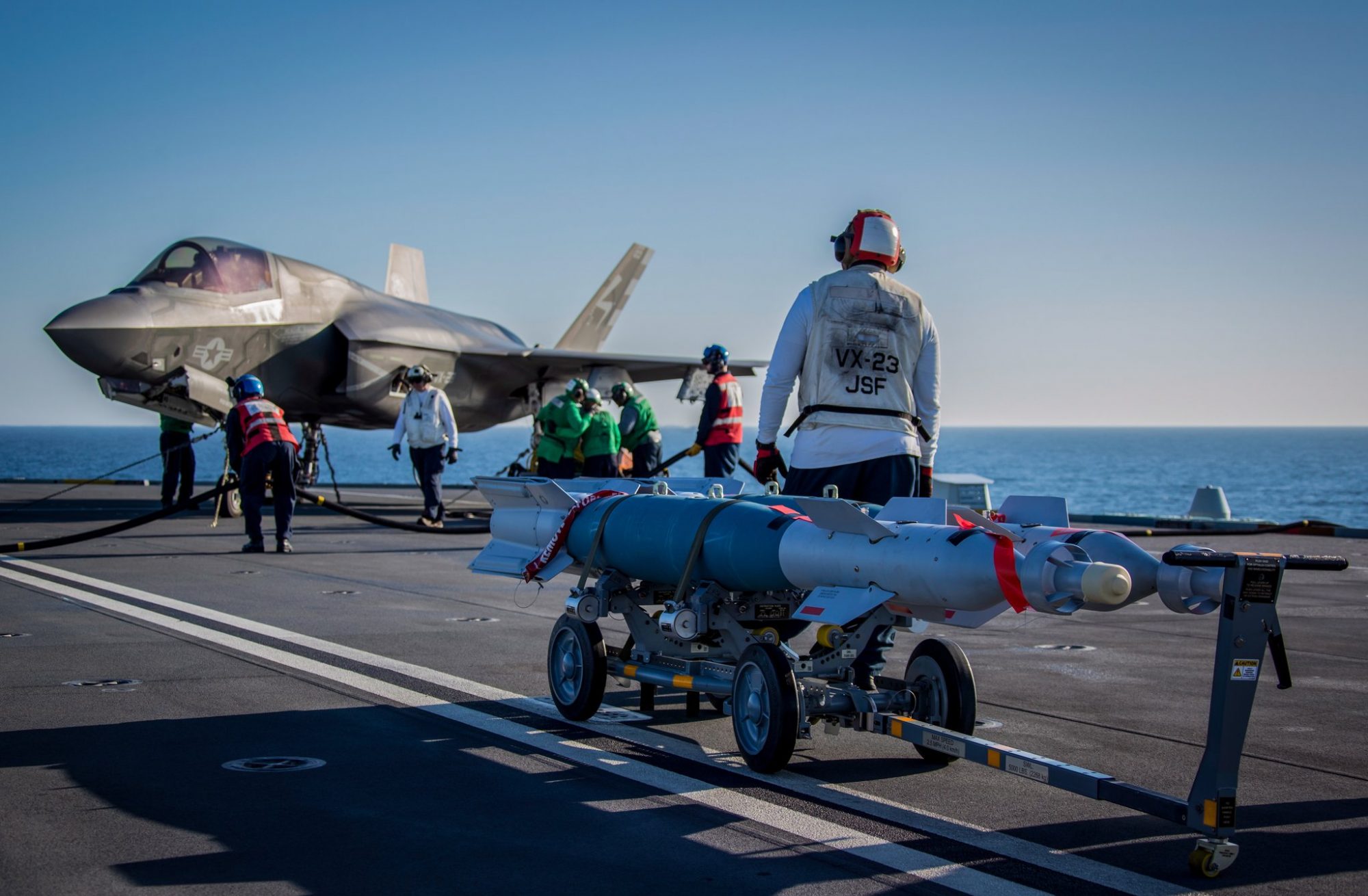 F-35B e bombas GBU-12 guiadas a laser