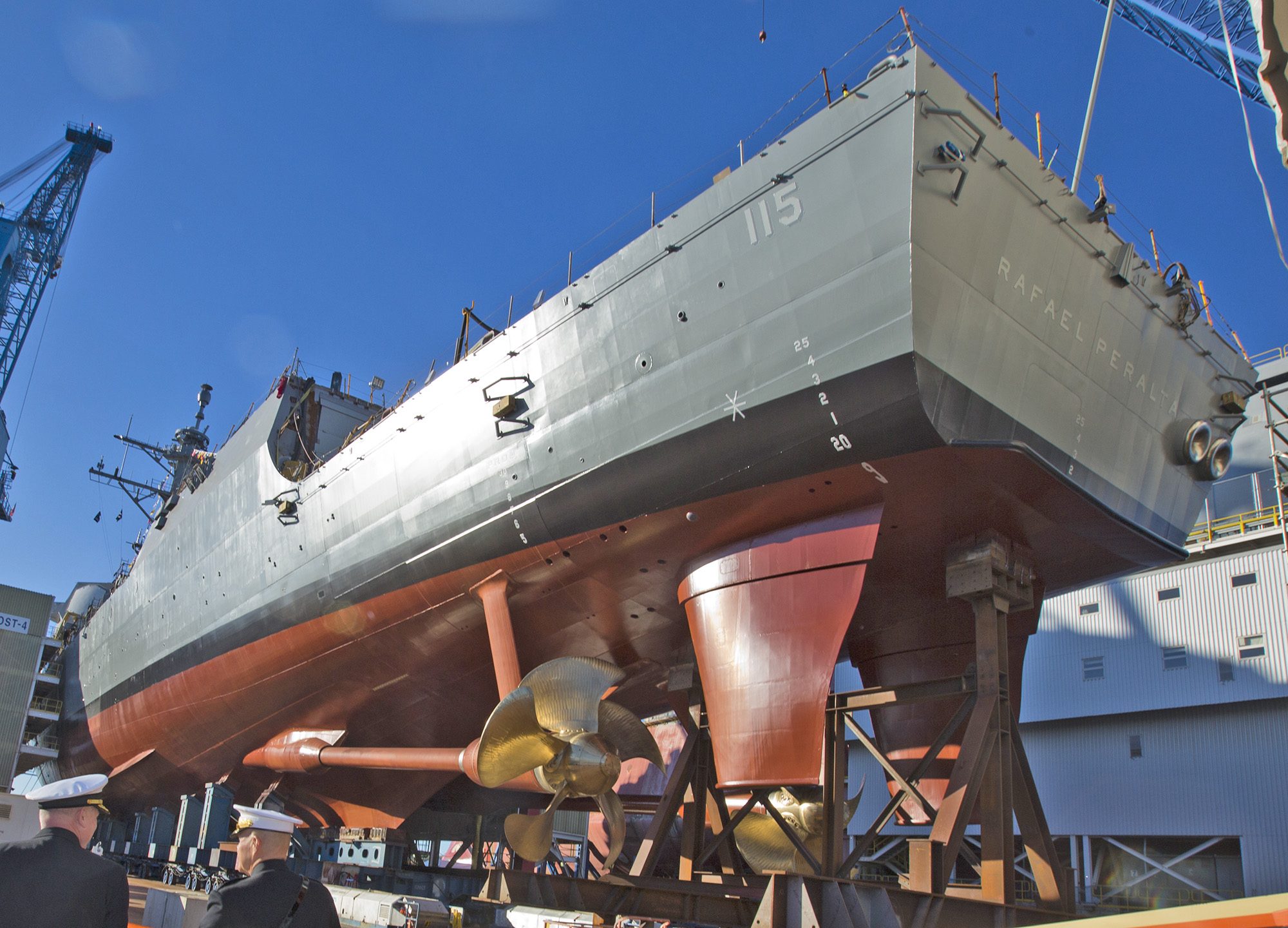 Futuro USS Rafael Peralta (DDG 115) visto pela popa