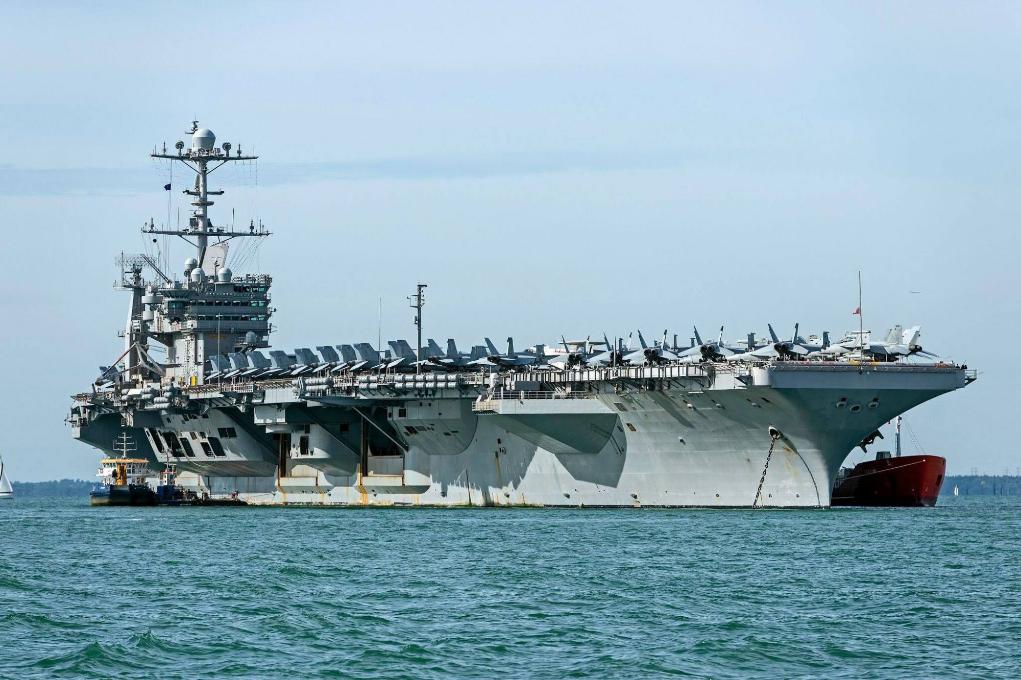 USS Harry S. Truman (CVN-75) em Portsmouth (UK)