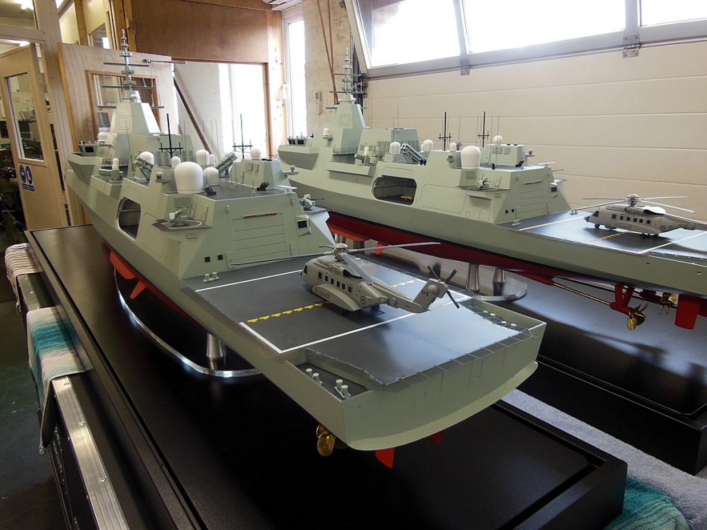 Modelos da Fragata Type 26 do Canadá, com sistemas de armas diferente do modelo britânico