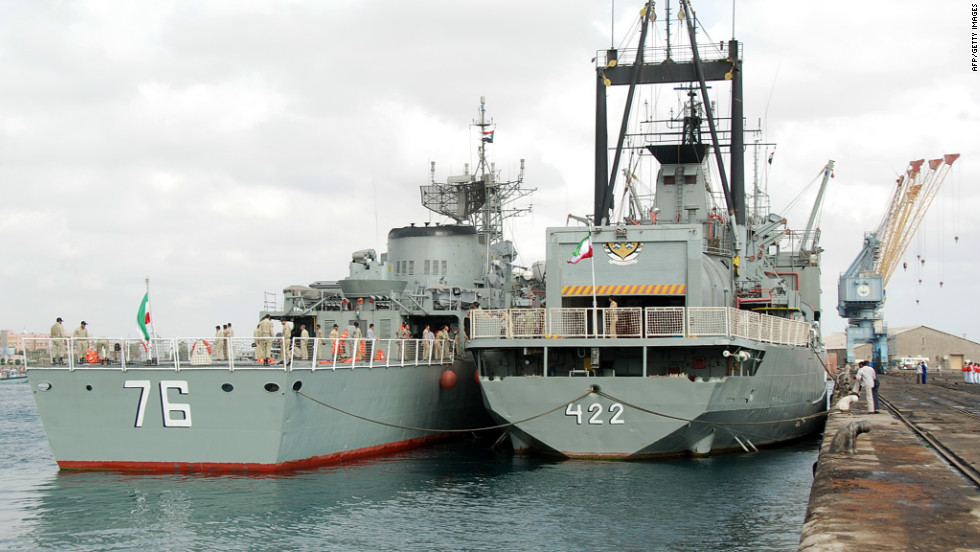 Fragata Jamaran e Navio-Tanque Bushehr em Port Sudan