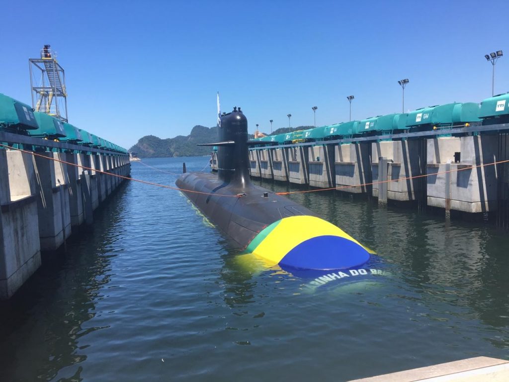 Submarino Riachuelo na Ã¡gua