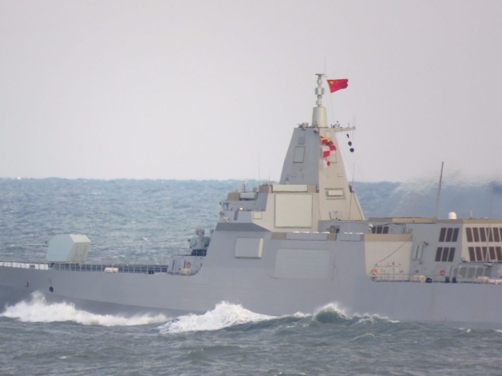Type 055 em provas de mar