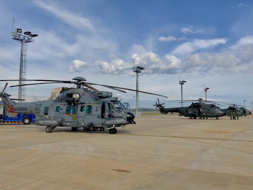 Helicópteros da MB e do EB no aerporto de Confins